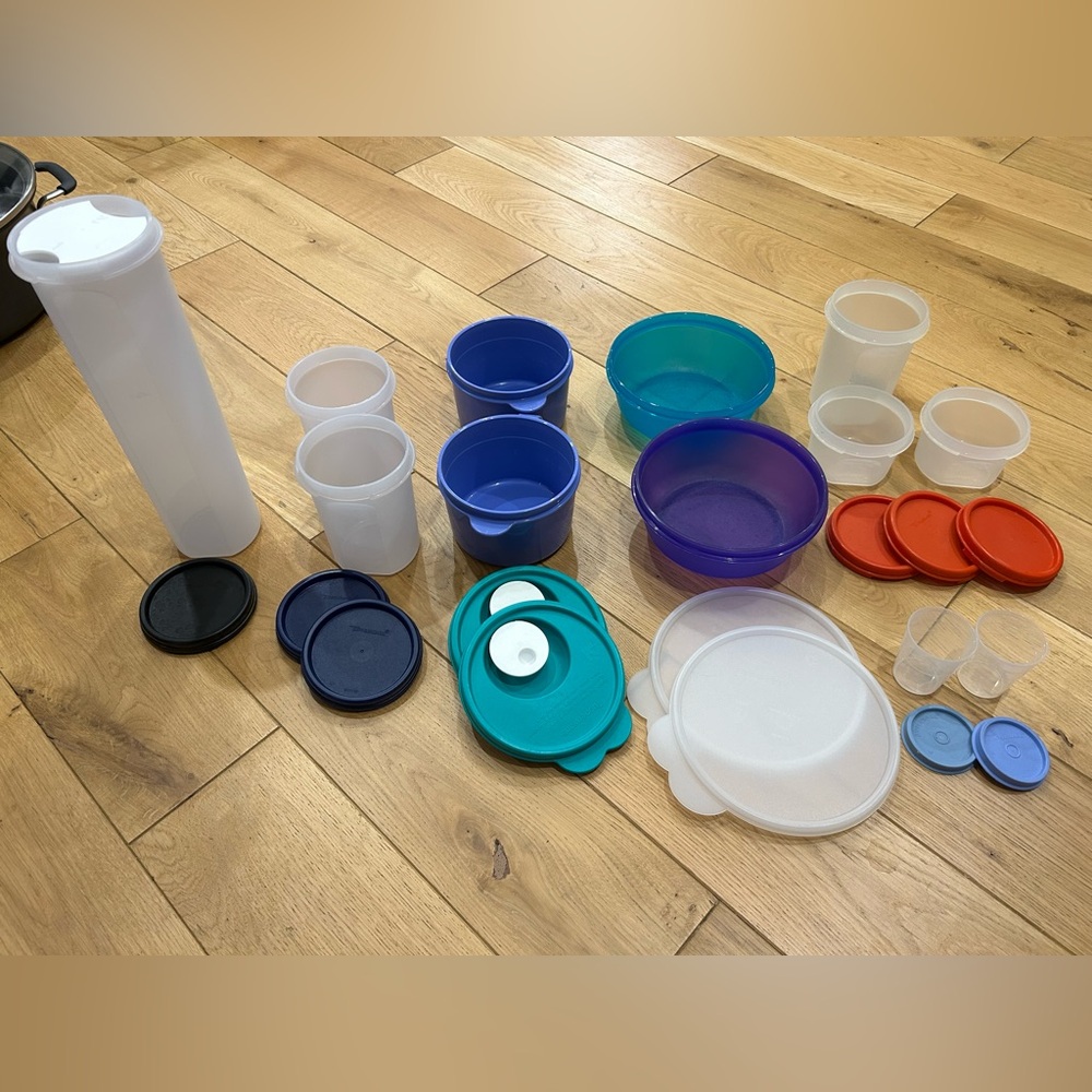 Vintage Tupperware assortment 25 pcs
